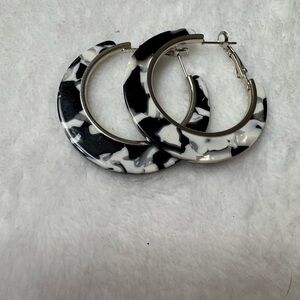 Source Unknown Monochrome Patterned Hoop Earrings